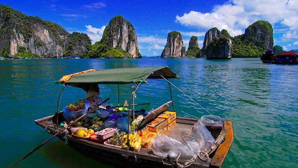 Halong bay cruise with overnight on board