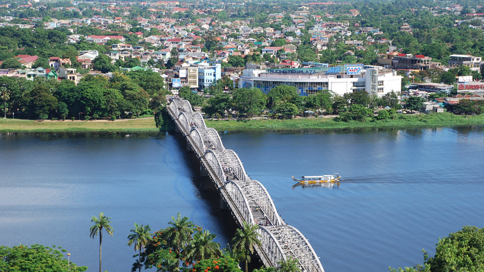 Hue Vietnam -TrangTien bridge