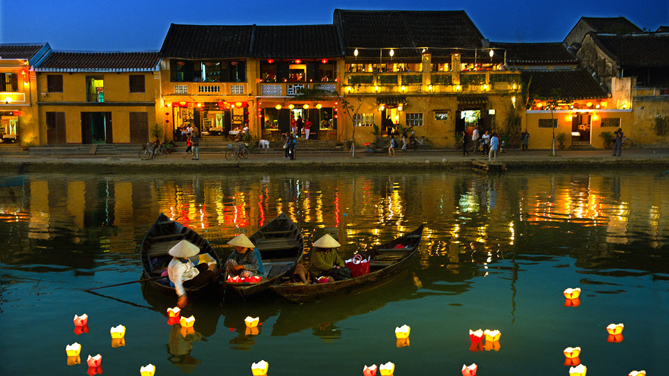 Lanterns on Hoi an river in full moon night - Hoi an tour