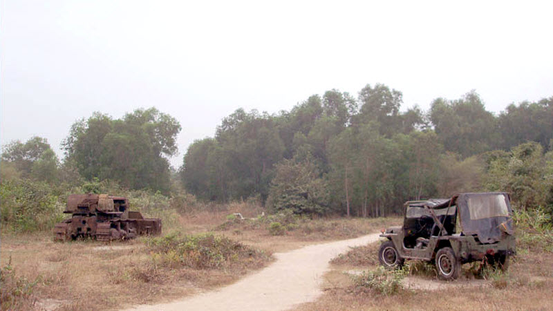 Military jeep and tank - CuChi tunnels tour