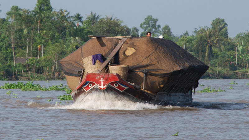 mekong river cruise - rice husk boat